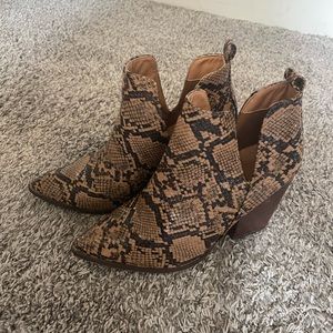 Ladies Size 7 Booties